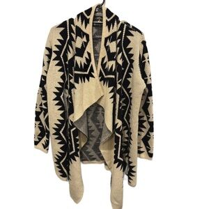 Fashion to Figure Aztek Tribal Boho Cardigan Drape Shawl Cream and Black Size 0X